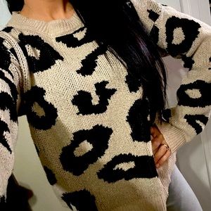 SZ S // cozy oversized animal print tan & black sweater